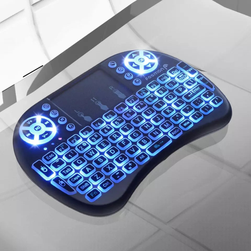 Tastatură, mouse tactil, gamepad și telecomandă într-un singur dispozitiv