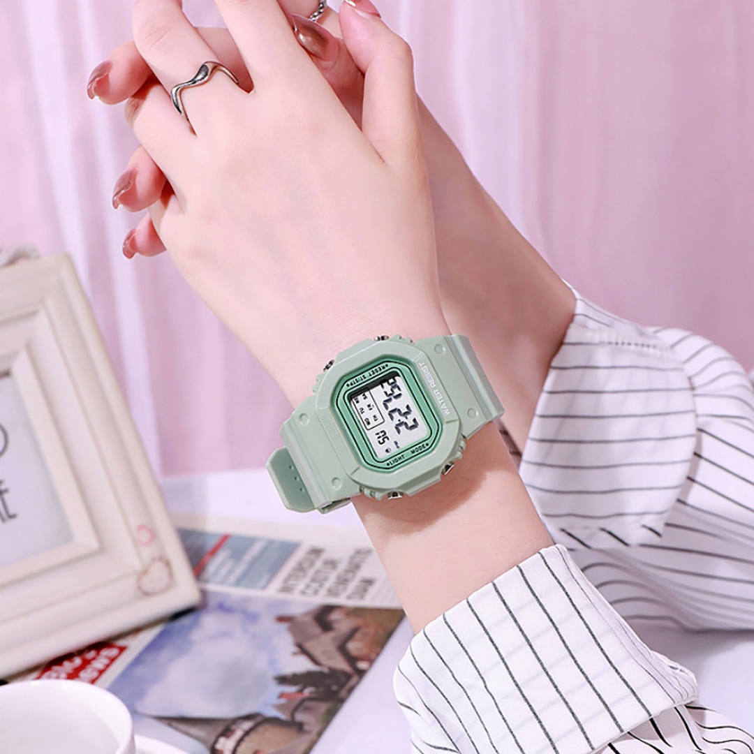 Ceas digital multifunctional