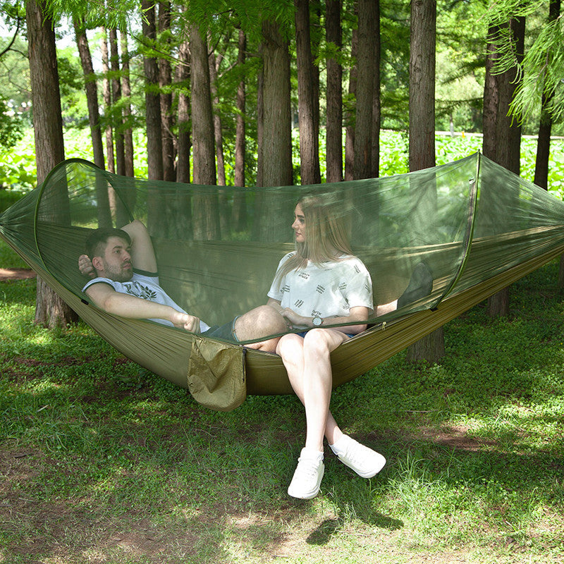 Sezlong de camping in aer liber cu plasa de tantari